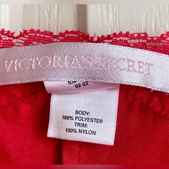 Vintage Victoria’s Secret red lace slip - Picture 8 of 9